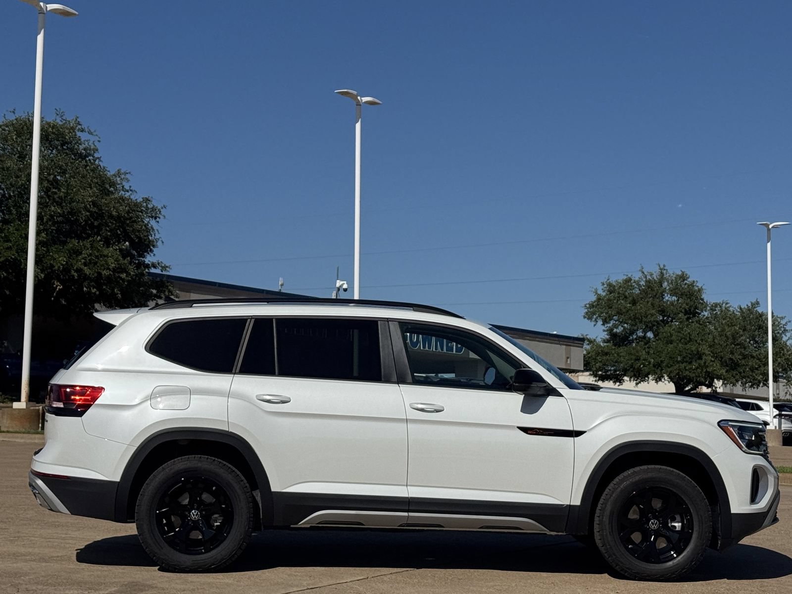 New 2026 Volkswagen Atlas Peak Edition AWD/4WD image 4