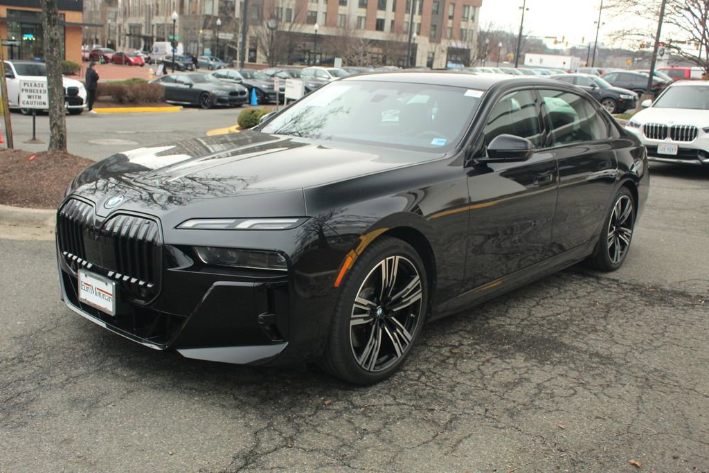 Used 2025 BMW i7 xDrive60 AWD/4WD image 3