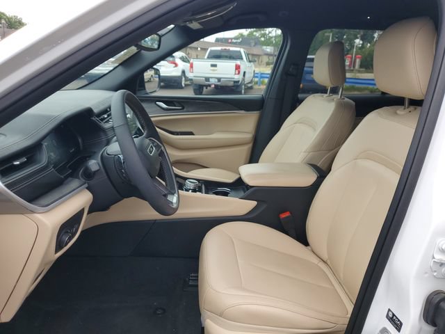 Used 2024 Jeep Grand Cherokee Limited AWD/4WD image 15
