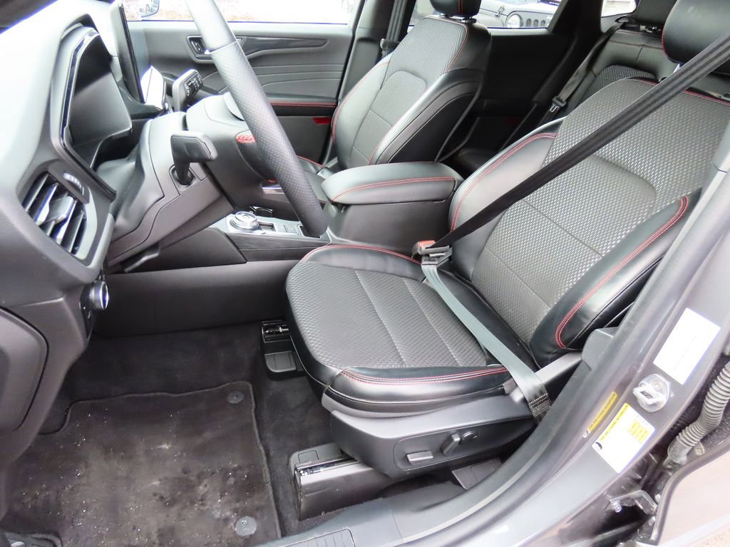 Used 2024 Ford Escape ST-Line w/ Tech Pack #1 image 40