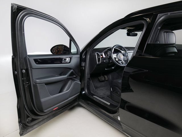 Certified 2023 Porsche Cayenne AWD/4WD image 27