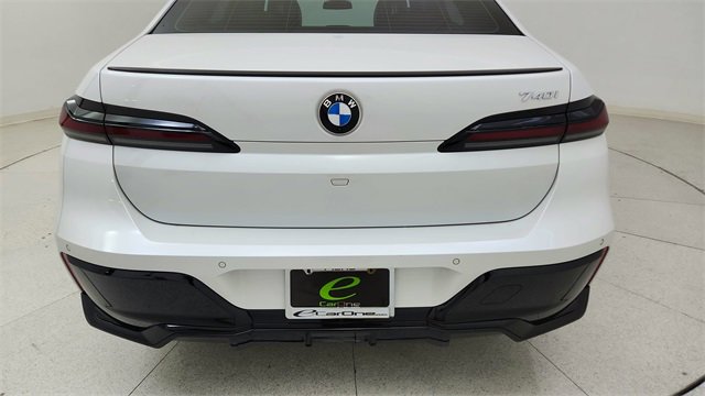 Used 2023 BMW 740i w/ Executive Package image 11