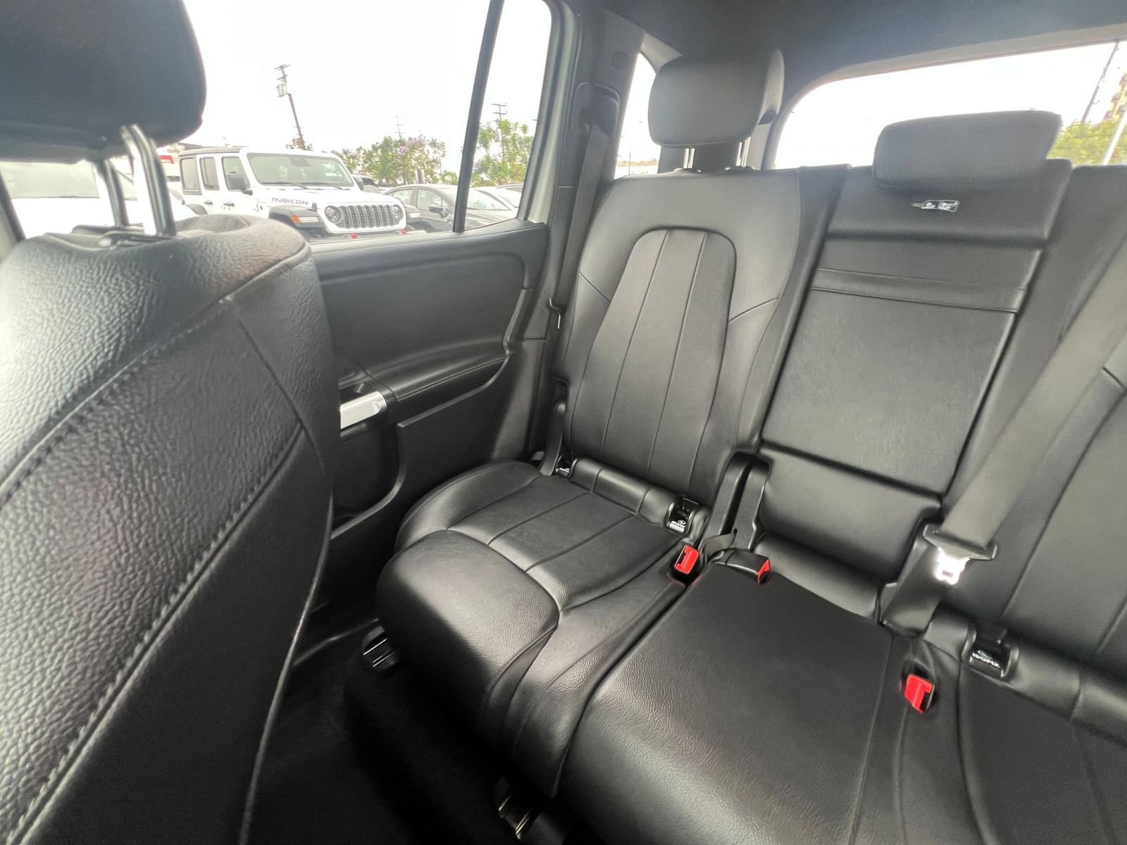 Used 2025 Mercedes-Benz GLB 250 image 44