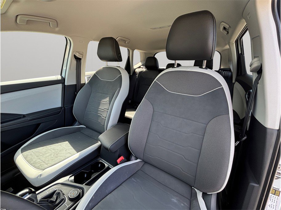 Used 2025 Volkswagen Taos SE AWD/4WD image 19