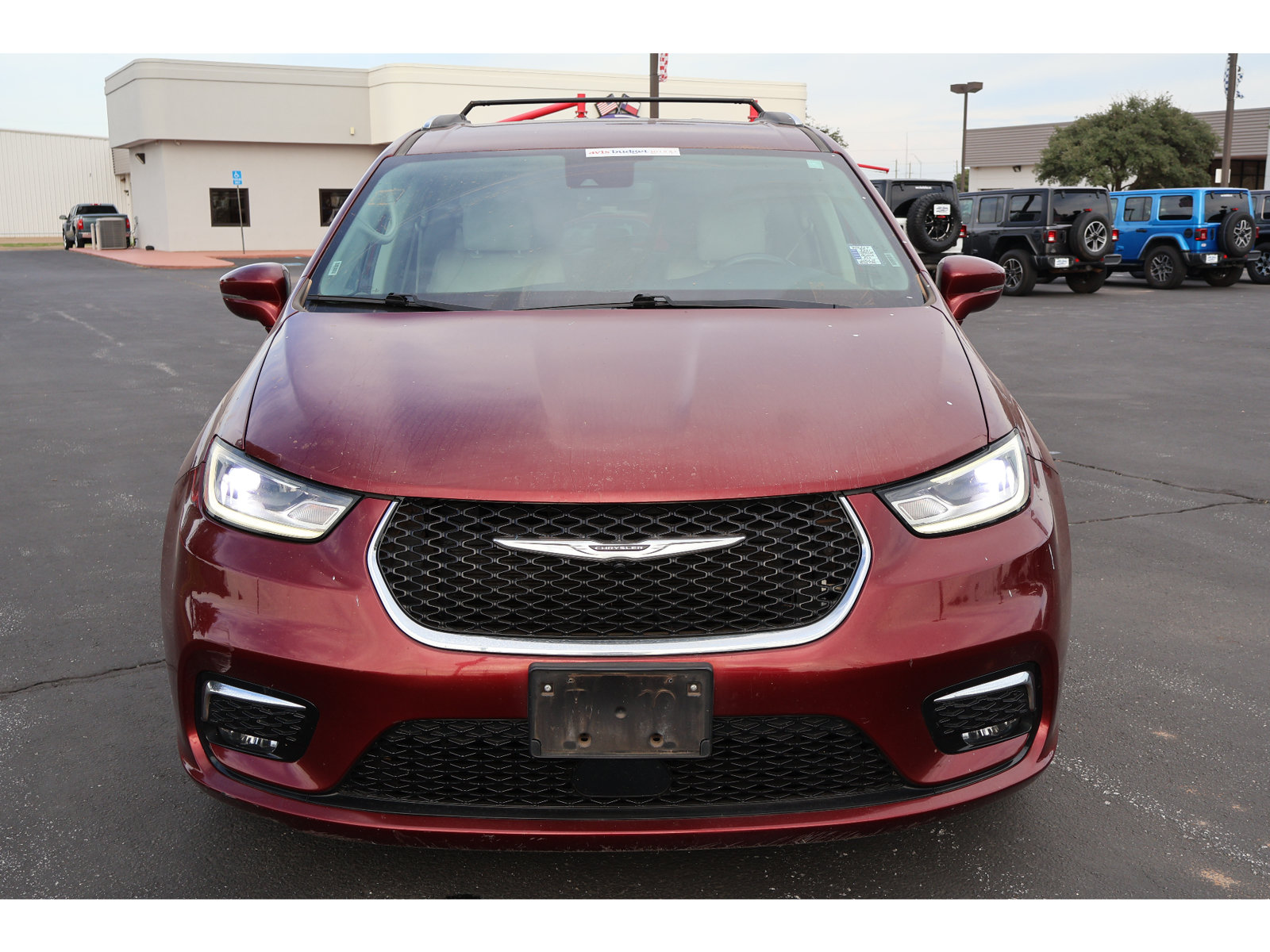 Used 2021 Chrysler Pacifica Touring-L FWD image 2