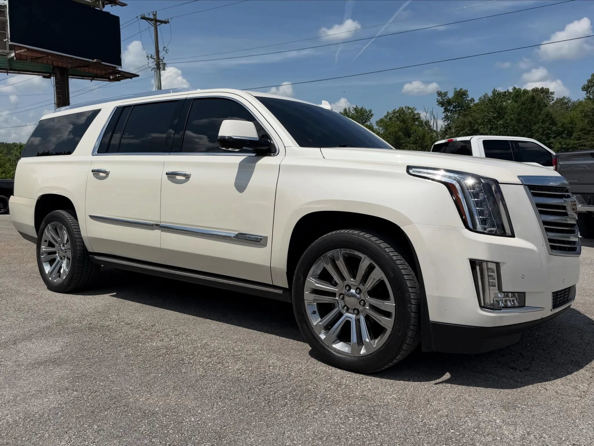 Used 2015 Cadillac Escalade ESV Platinum AWD/4WD image 4