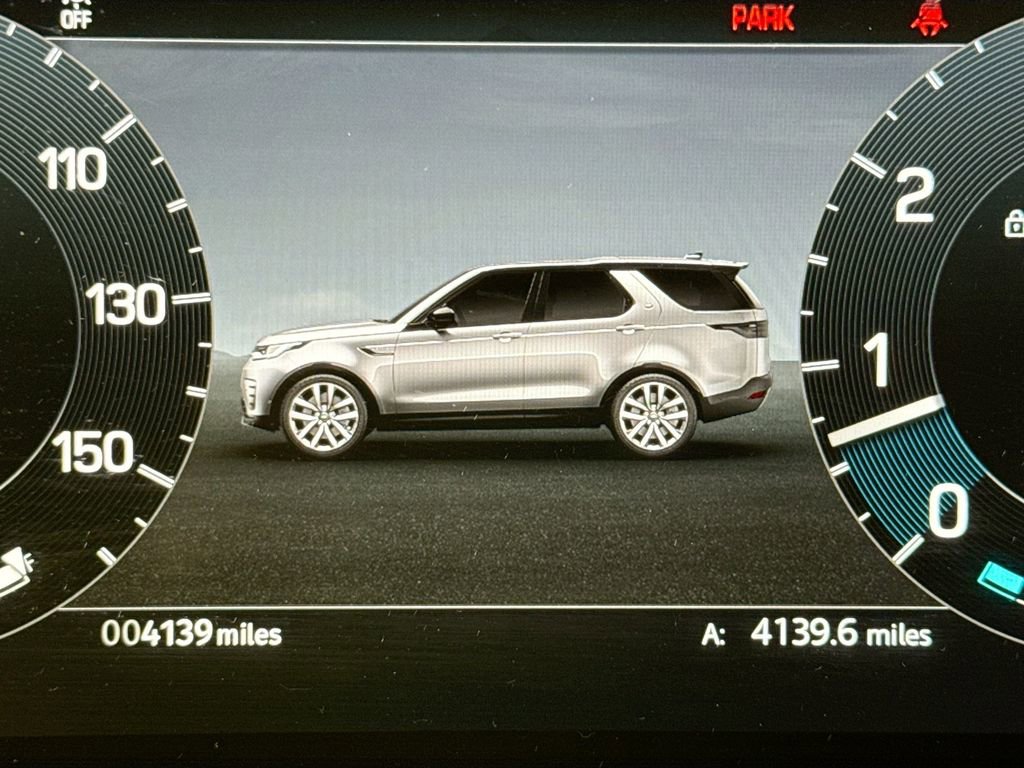 Used 2024 Land Rover Discovery Dynamic SE image 11