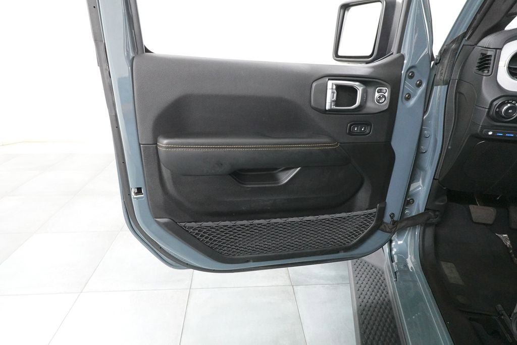 Used 2025 Jeep Wrangler Unlimited Sahara AWD/4WD image 21
