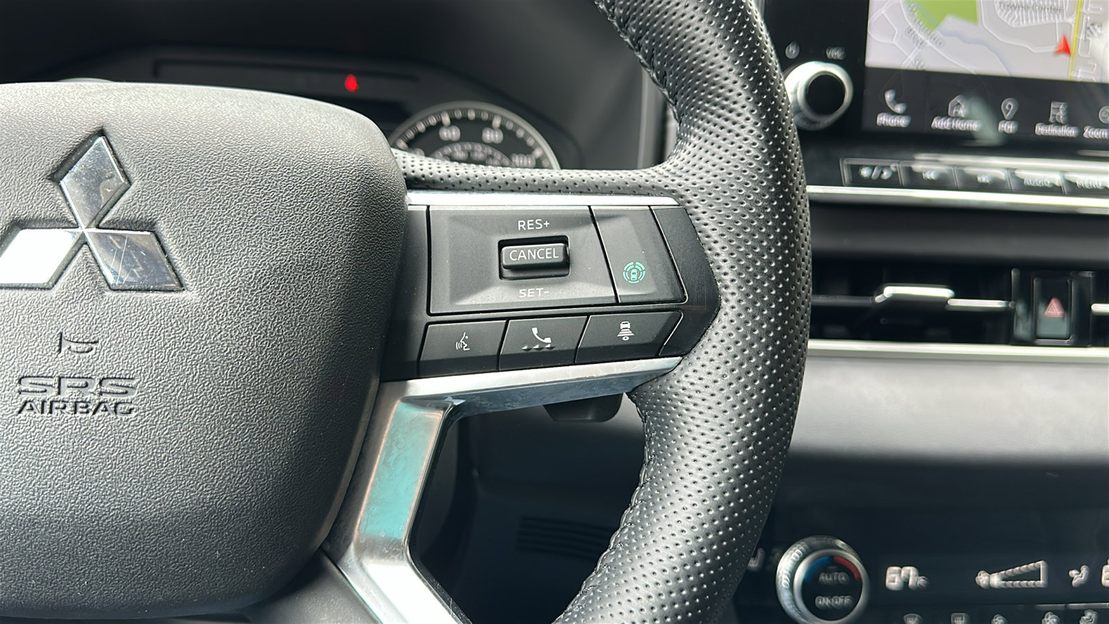 Used 2022 Mitsubishi Outlander SE image 16