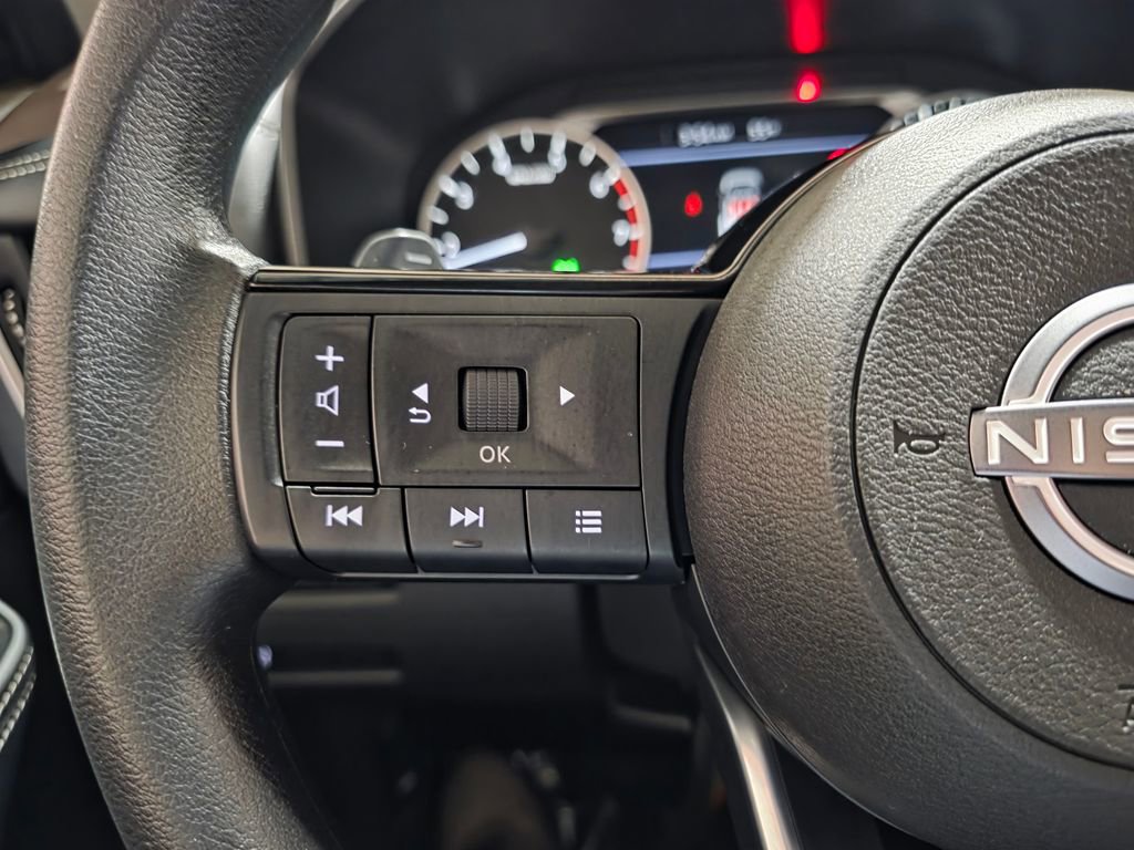 Used 2023 Nissan Rogue SV image 28