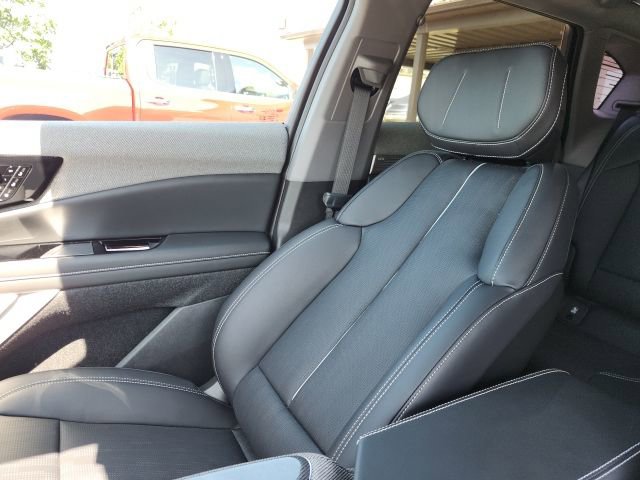 New 2025 Cadillac Optiq Luxury 2 image 18