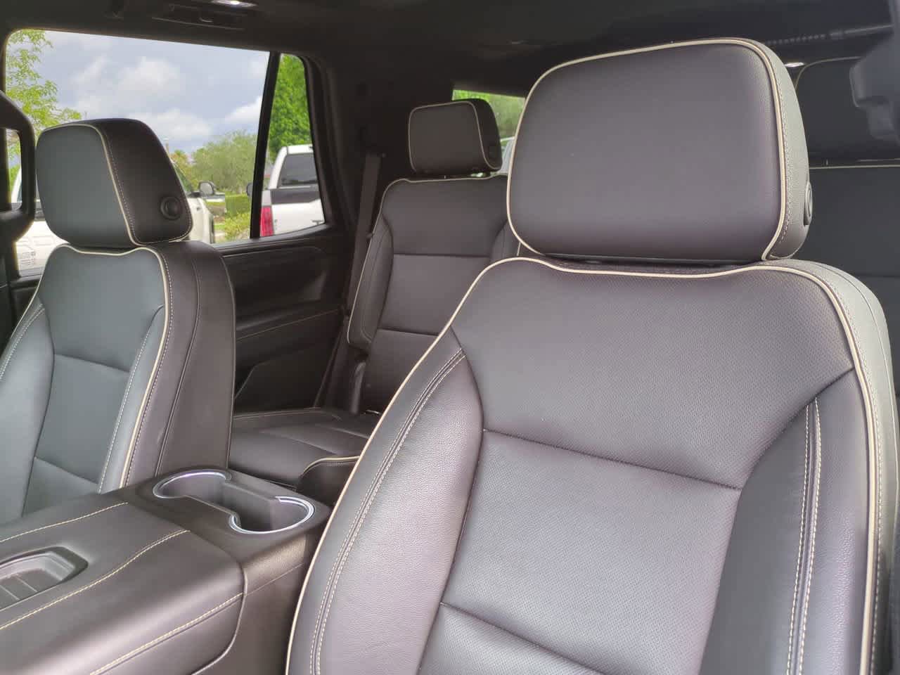 Used 2021 GMC Yukon SLT w/ SLT Premium Package AWD/4WD image 16