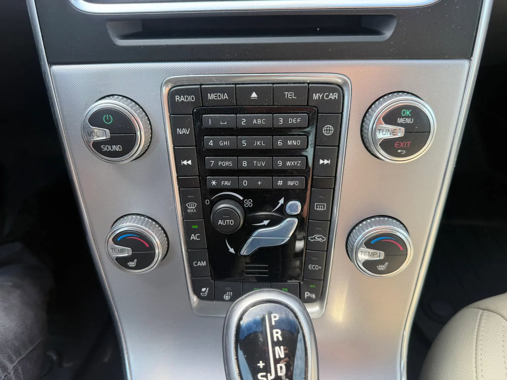 Used 2018 Volvo S60 T5 Dynamic w/ Vision Package AWD/4WD image 19