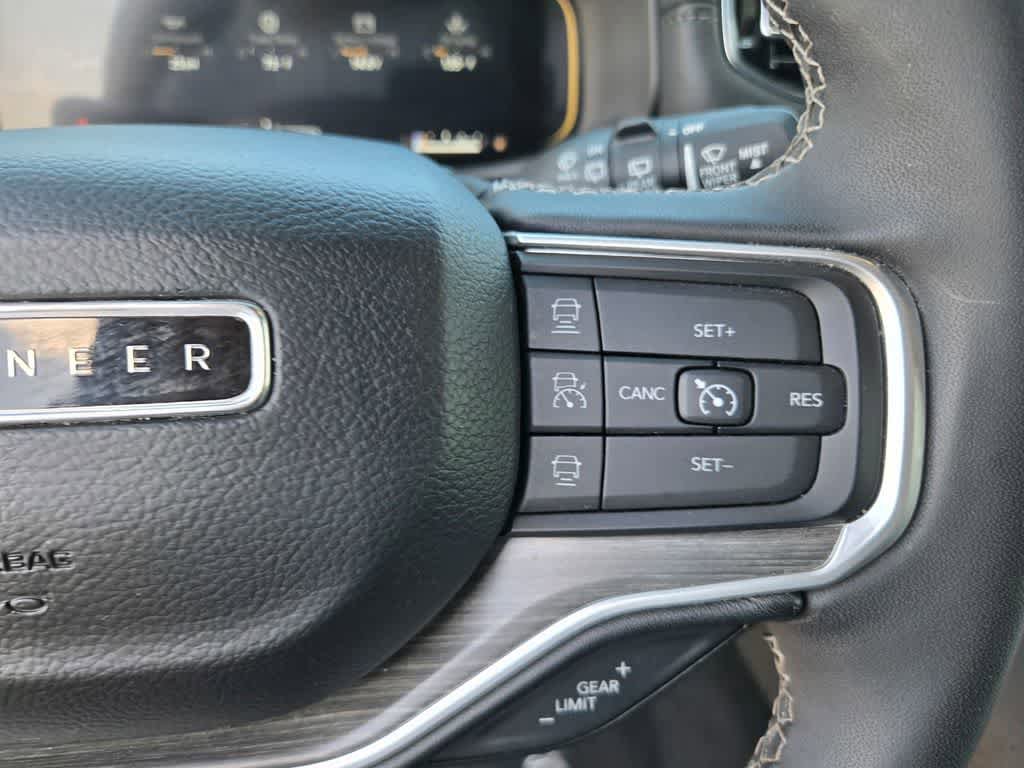 Used 2024 Jeep Wagoneer L Series II RWD image 20