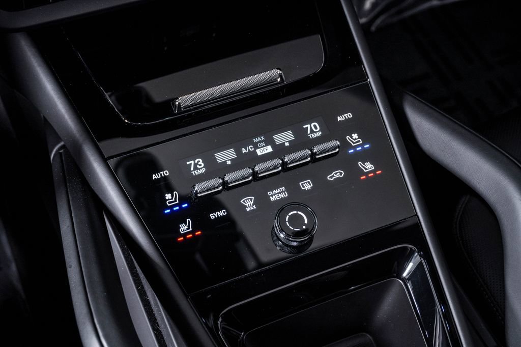 Certified 2025 Porsche Cayenne E-Hybrid AWD/4WD image 24