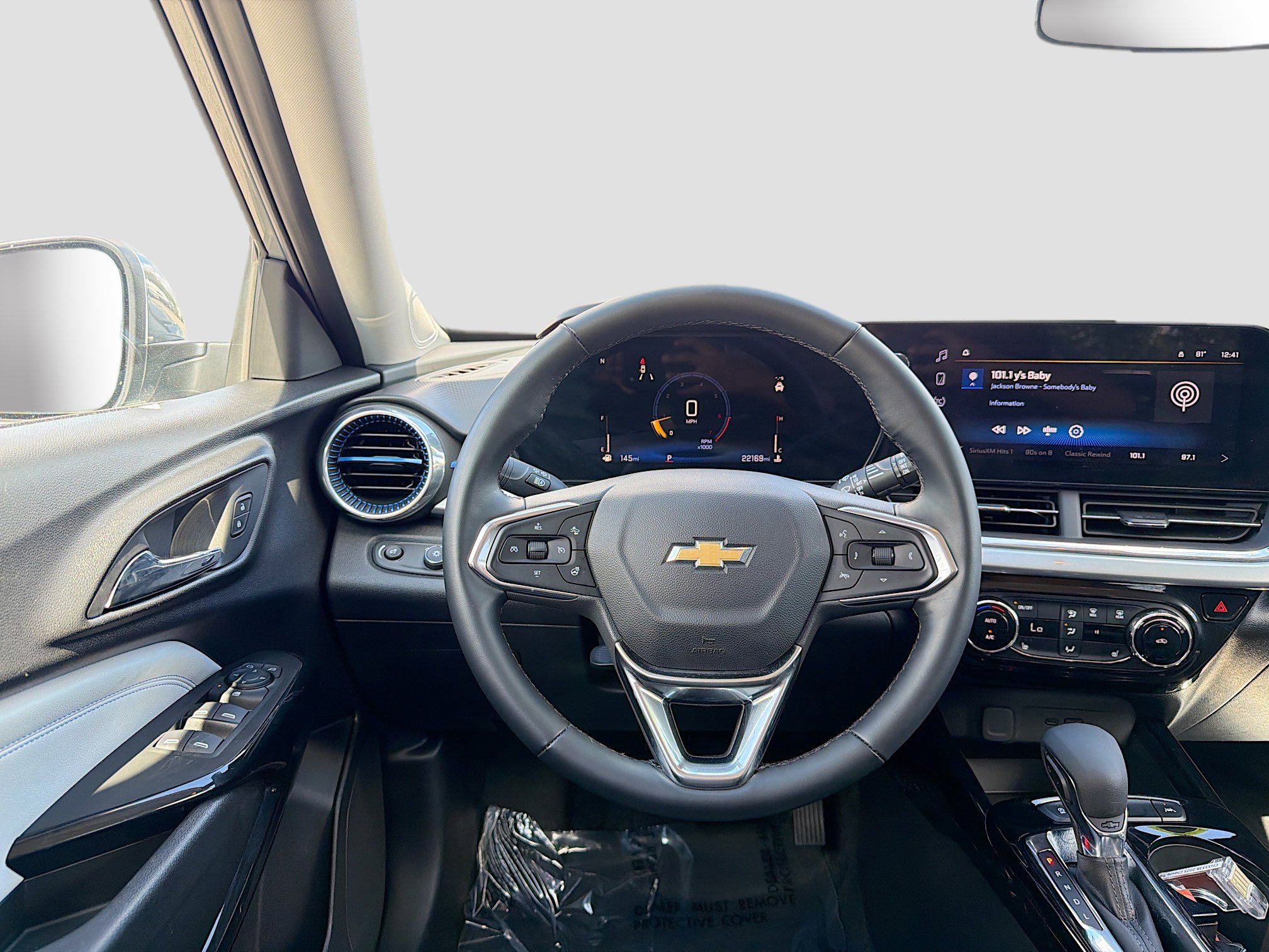 Used 2025 Chevrolet Trax LT w/ LT Convenience Package image 16