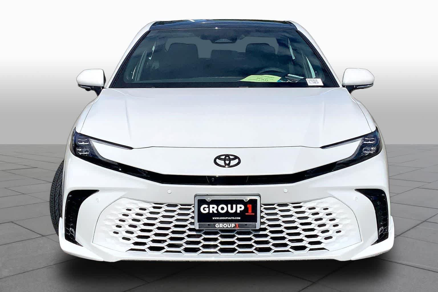 New 2026 Toyota Camry Hybrid FWD image 3