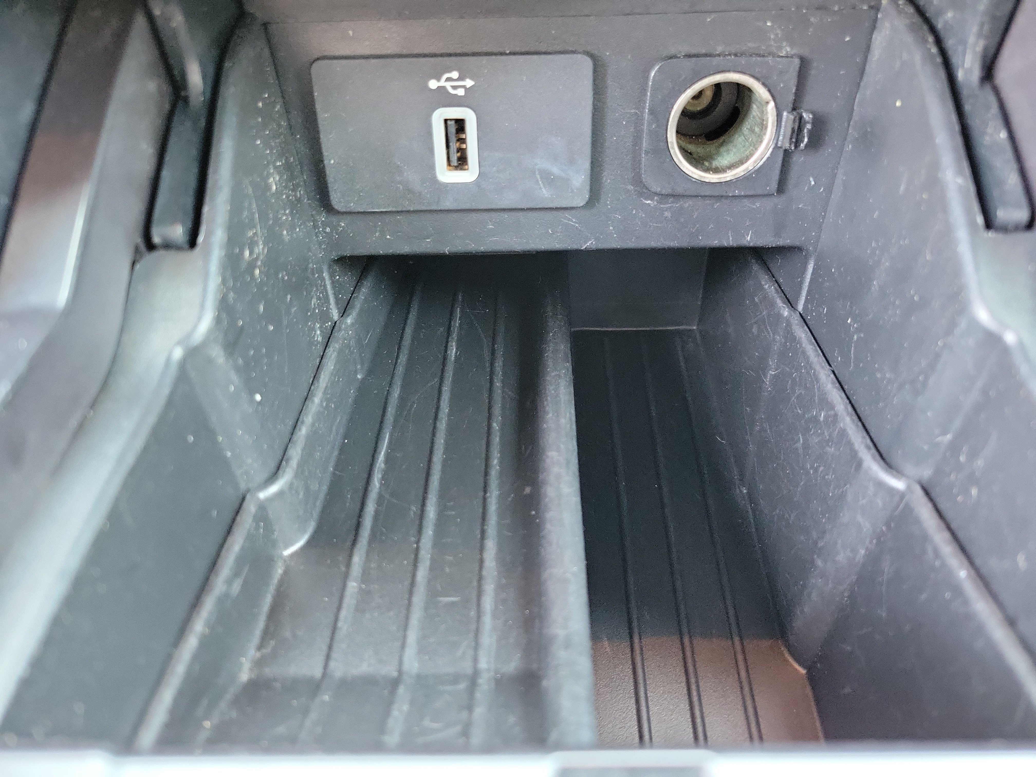Used 2017 Ford Explorer XLT w/ Equipment Group 202A FWD image 15