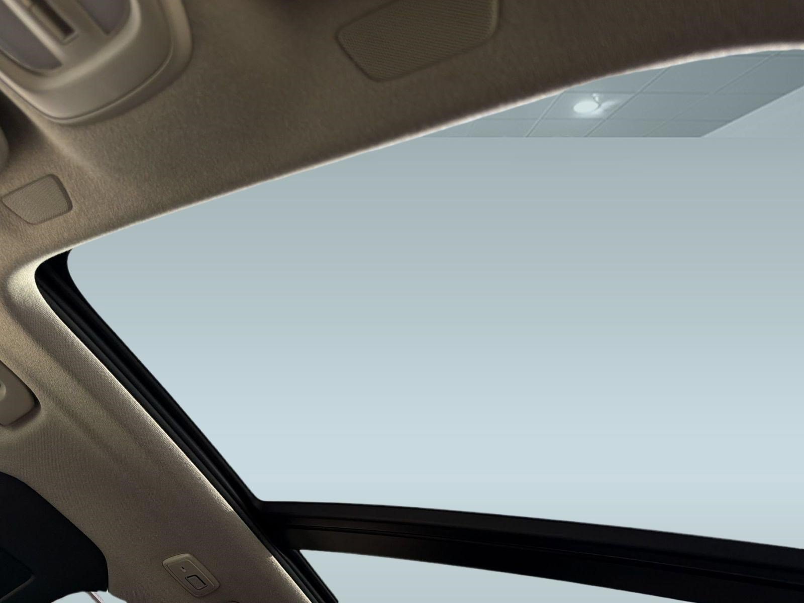 Certified 2023 Volvo XC40 B4 Plus w/ Protection Package Premier FWD image 15