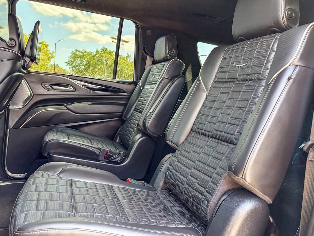 Used 2024 Cadillac Escalade ESV V AWD/4WD image 39
