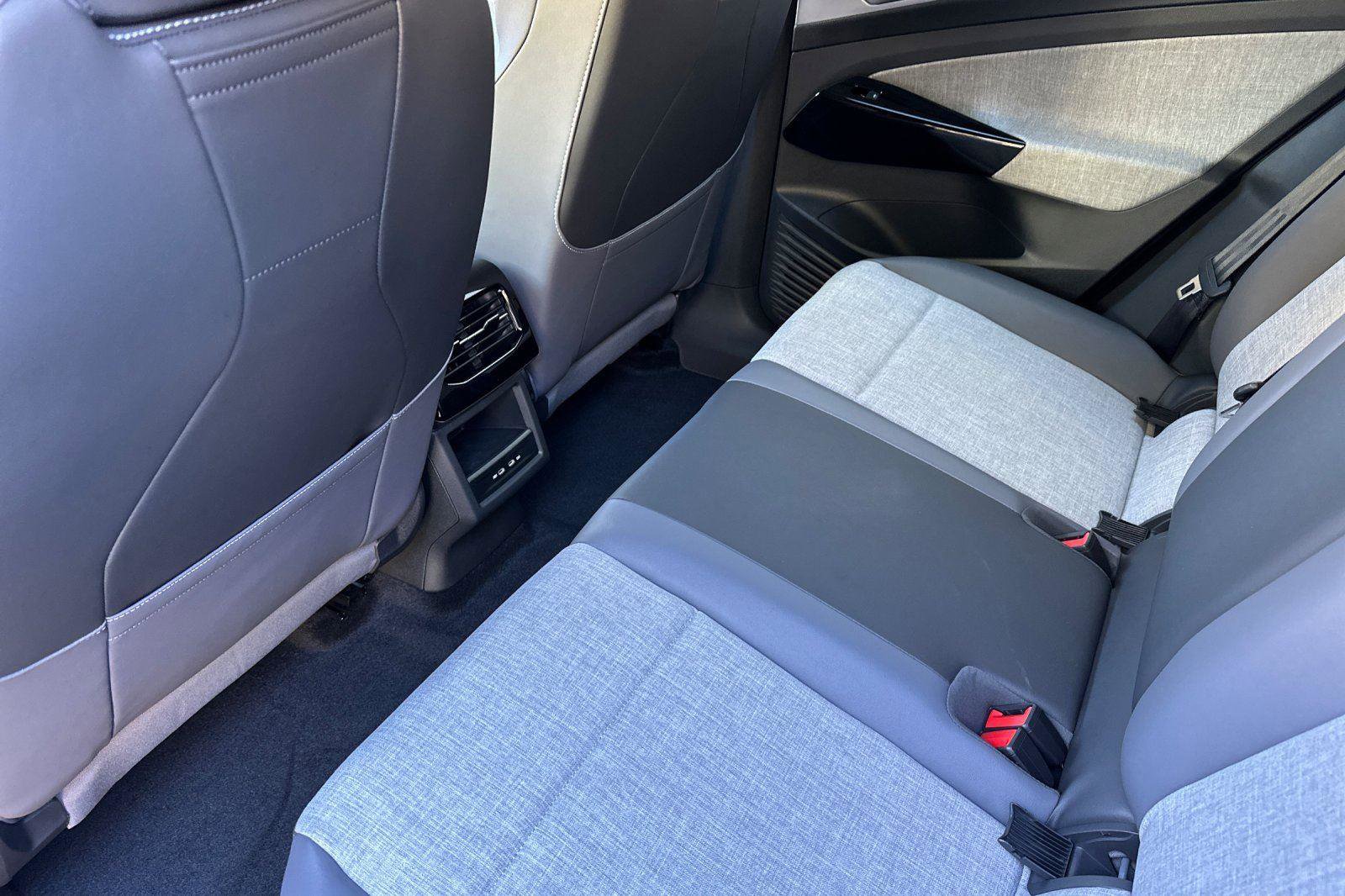 New 2025 Volkswagen ID.4 Pro image 11