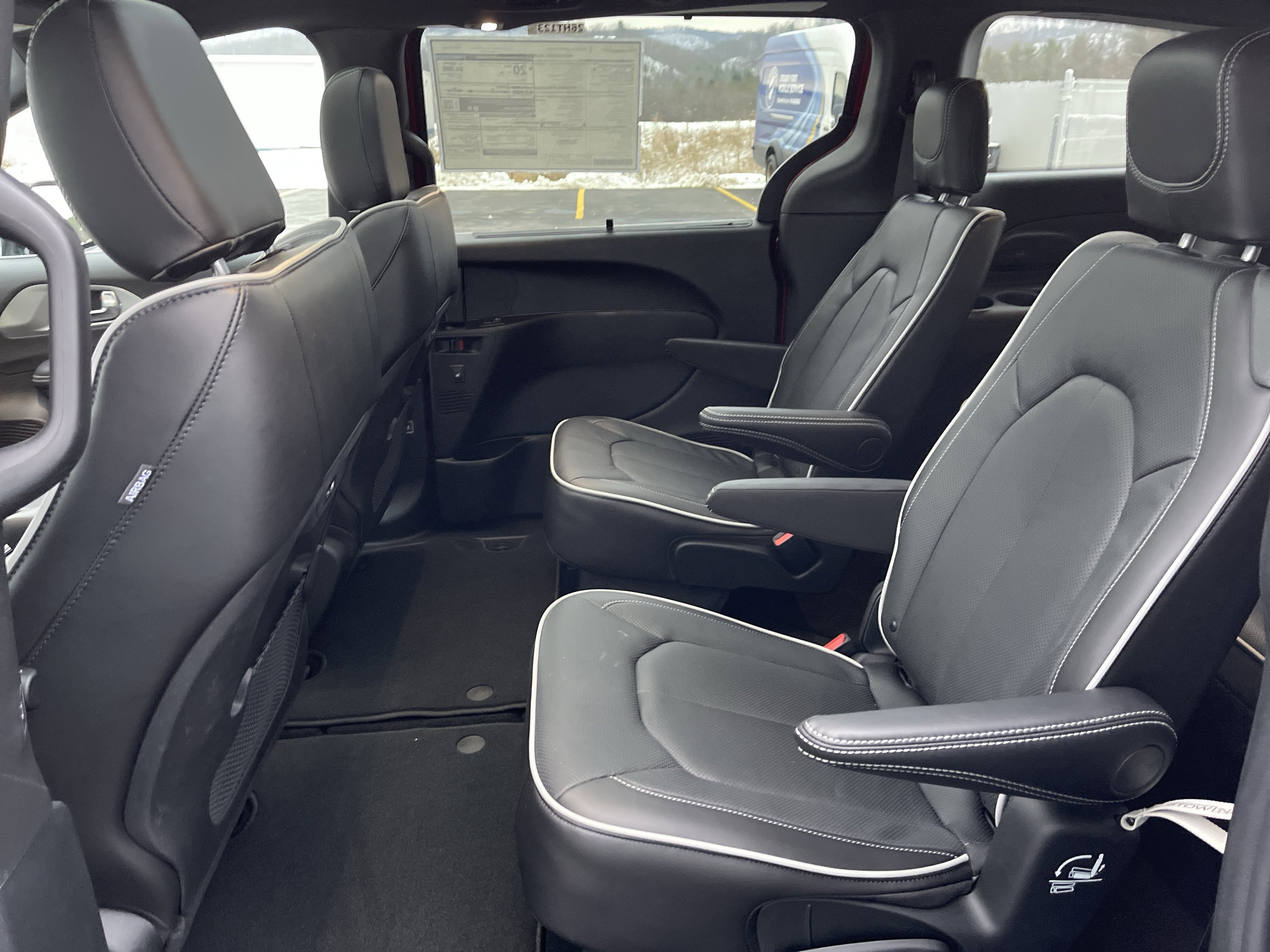 New 2026 Chrysler Pacifica Limited w/ Trailer Tow Group image 13