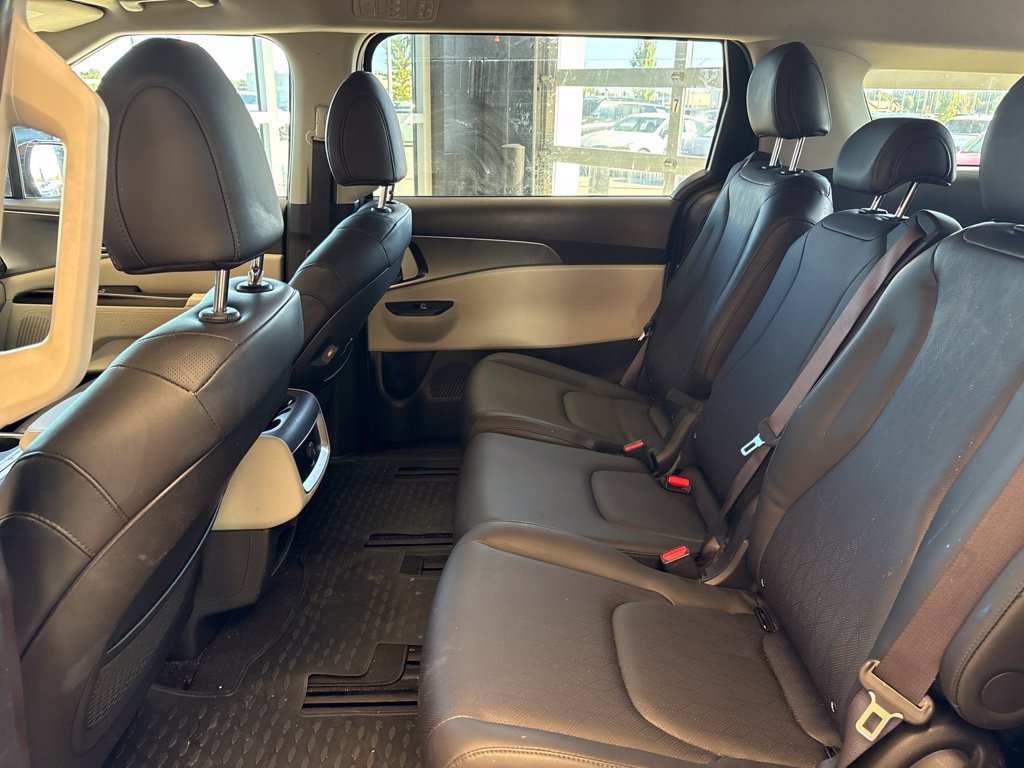 Certified 2024 Kia Carnival LX FWD image 17