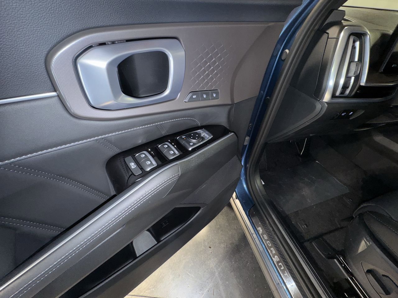 New 2026 Kia Sorento SX Prestige AWD/4WD image 17