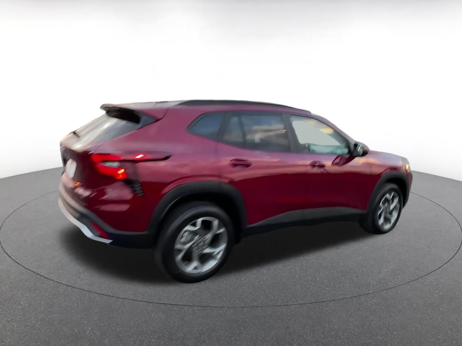 Used 2025 Chevrolet Trax LT w/ LT Convenience Package image 15