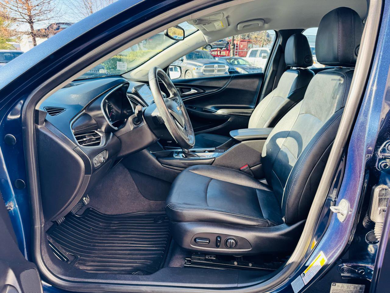 Used 2017 Chevrolet Malibu LT w/ Leather Package image 14