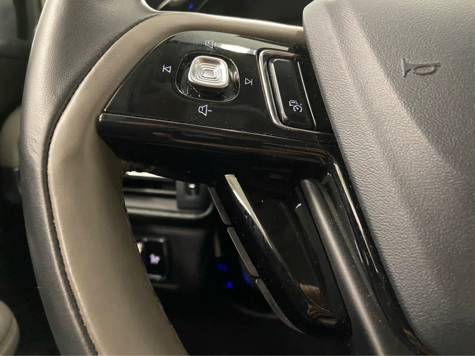 Used 2025 Lincoln Corsair Grand Touring w/ Equipment Group 301A image 22