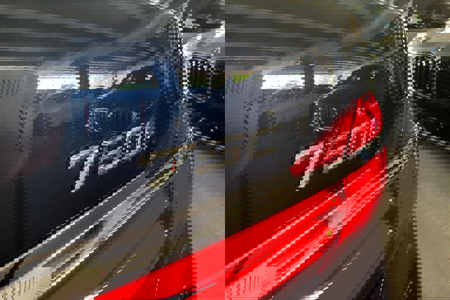 Used 2018 BMW 750i image 9