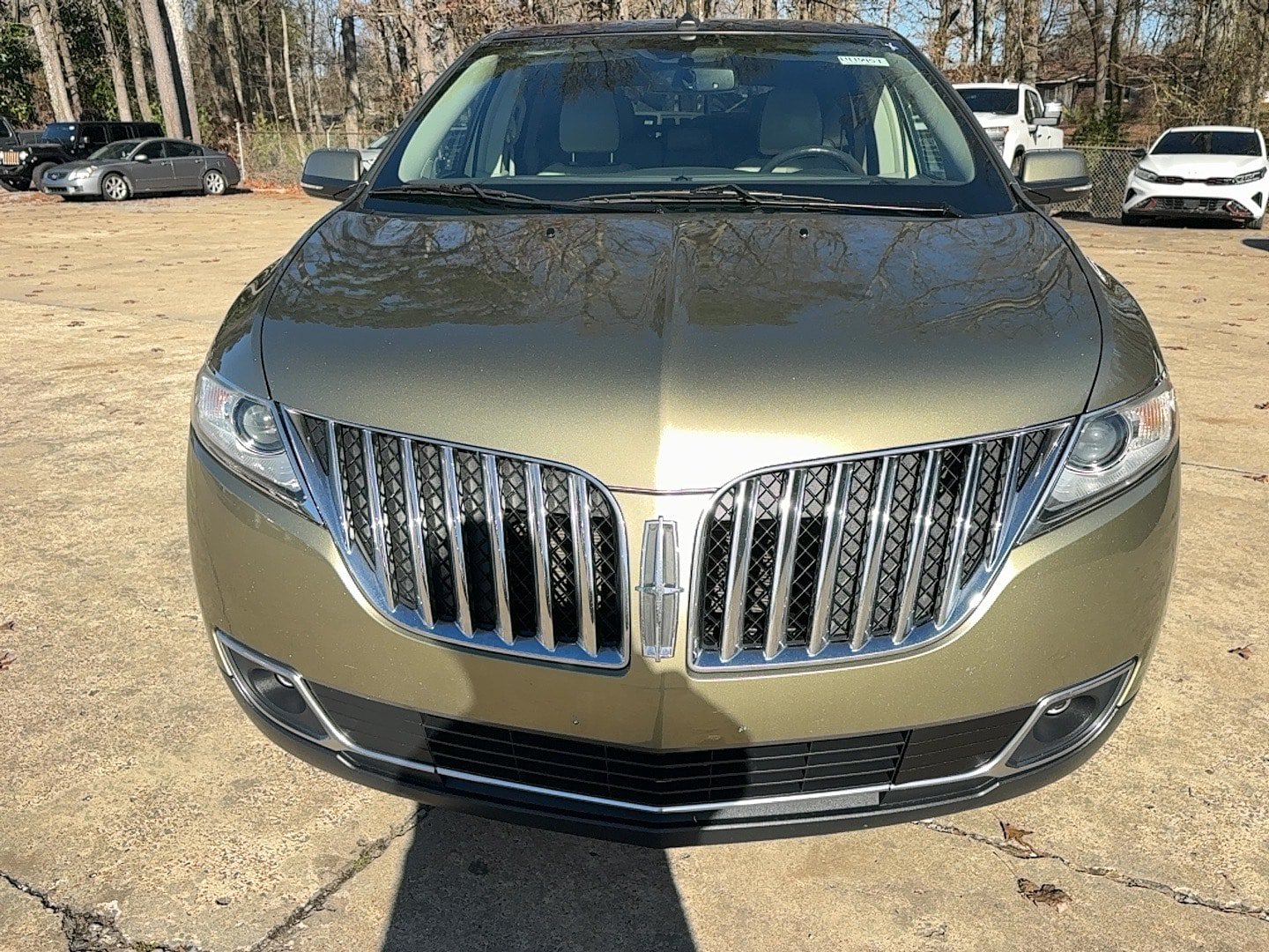 Used 2013 Lincoln MKX FWD image 2