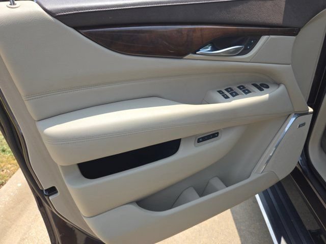 Used 2017 Cadillac Escalade Premium Luxury AWD/4WD image 15