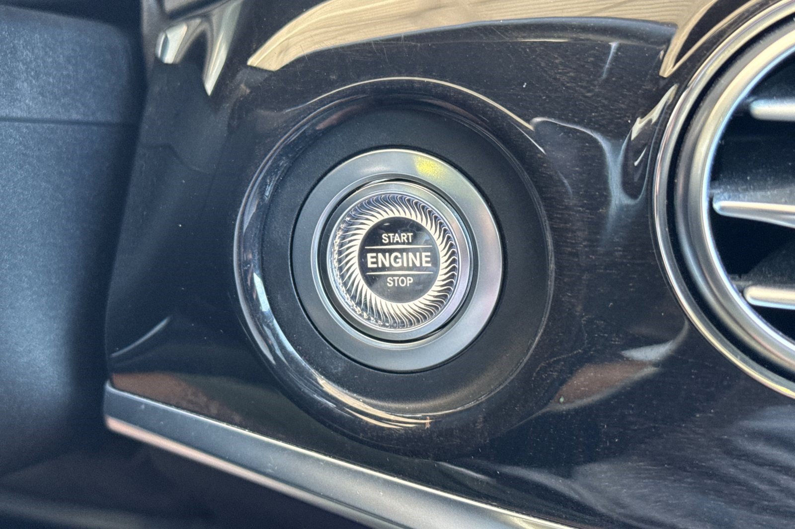Used 2019 Mercedes-Benz S 560 Sedan image 29