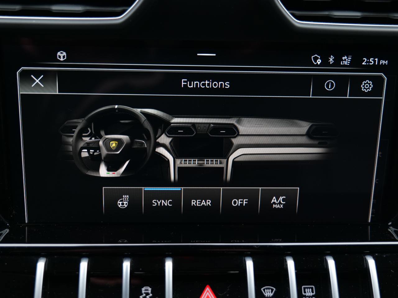 Used 2021 Lamborghini Urus AWD/4WD image 31