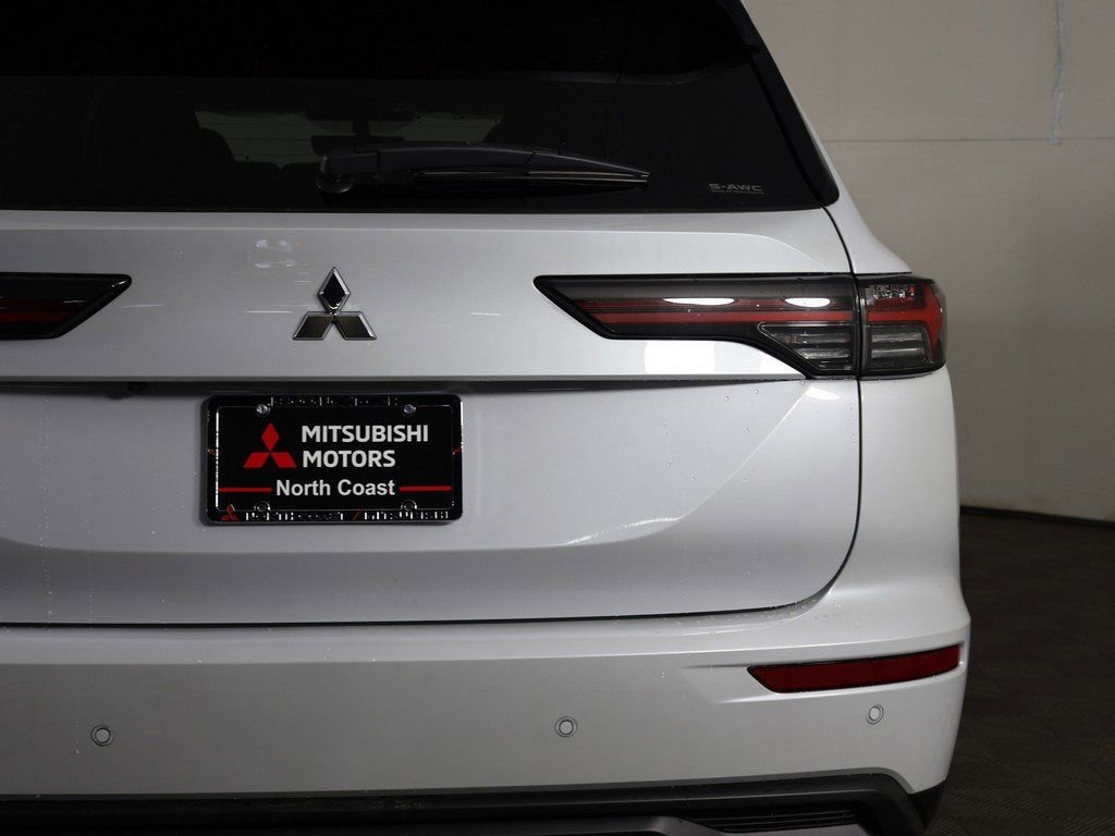 New 2026 Mitsubishi Outlander ES AWD/4WD image 16