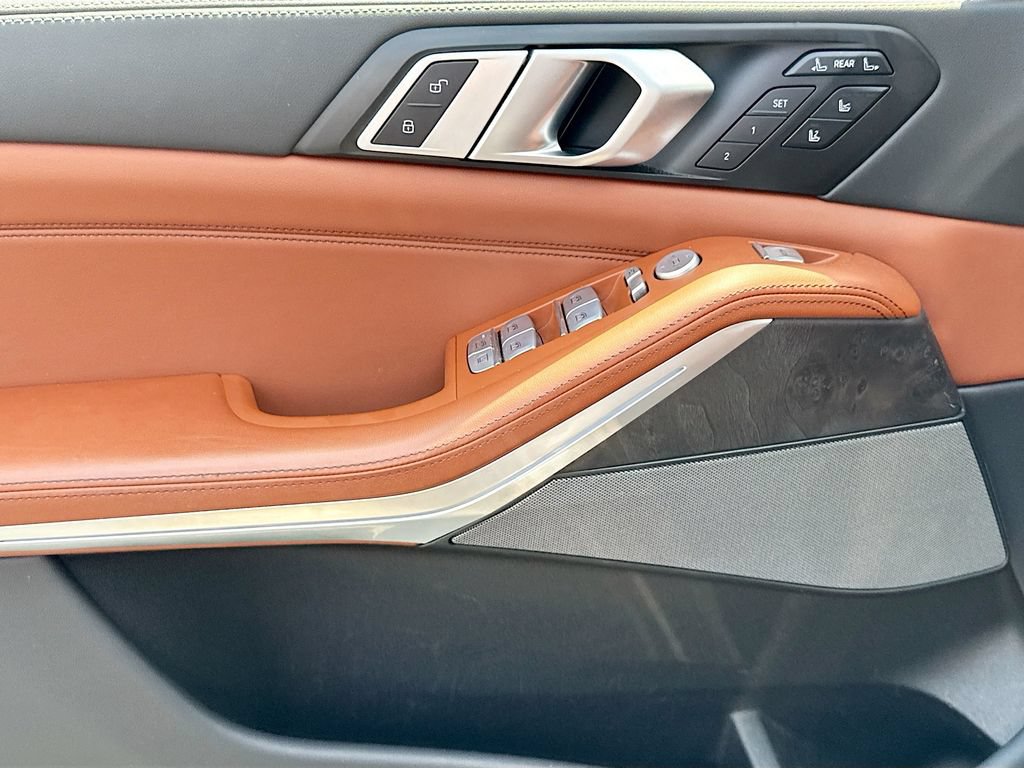 Used 2025 BMW X7 M60i AWD/4WD image 24
