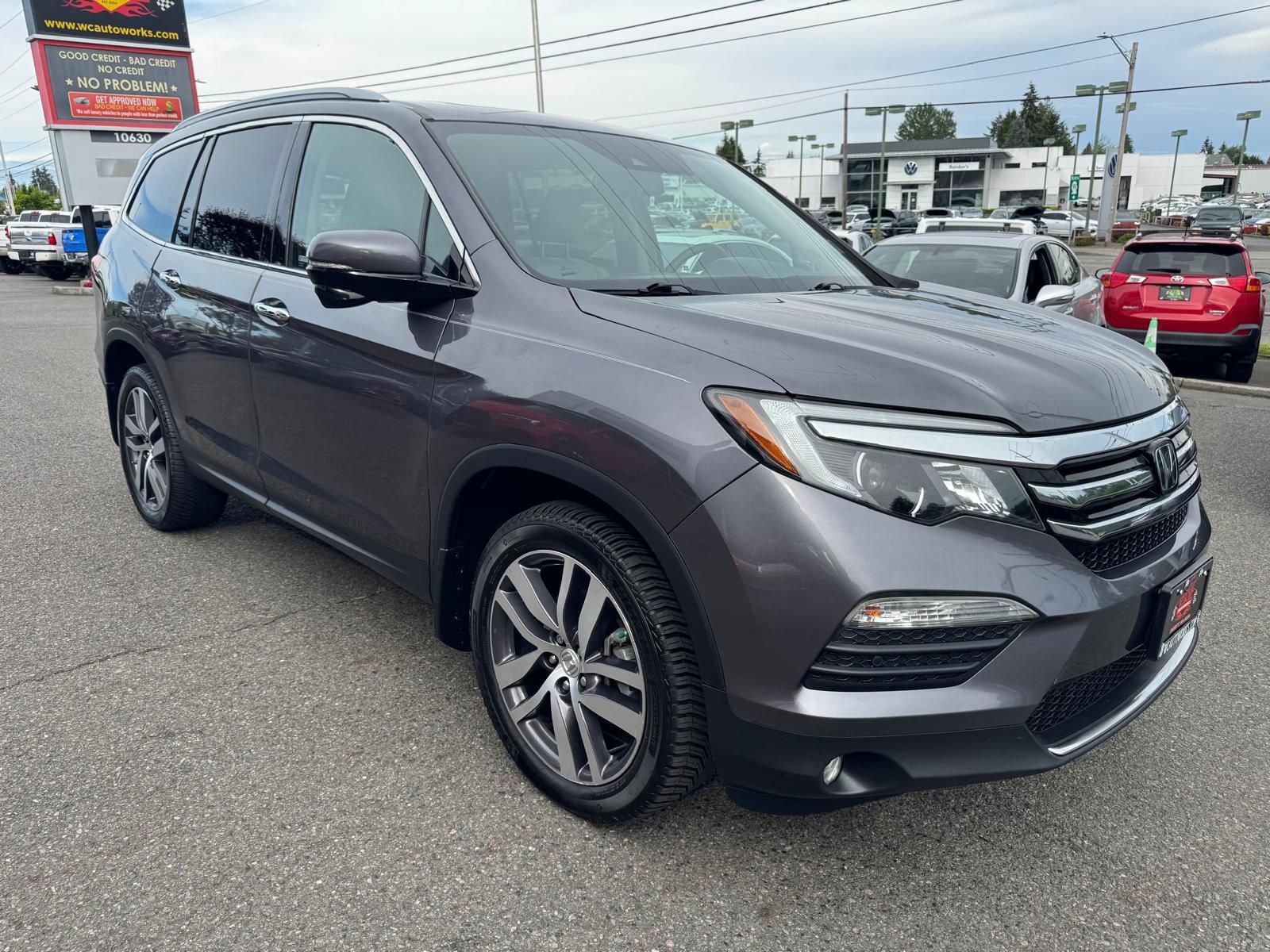 Used 2017 Honda Pilot Touring image 4