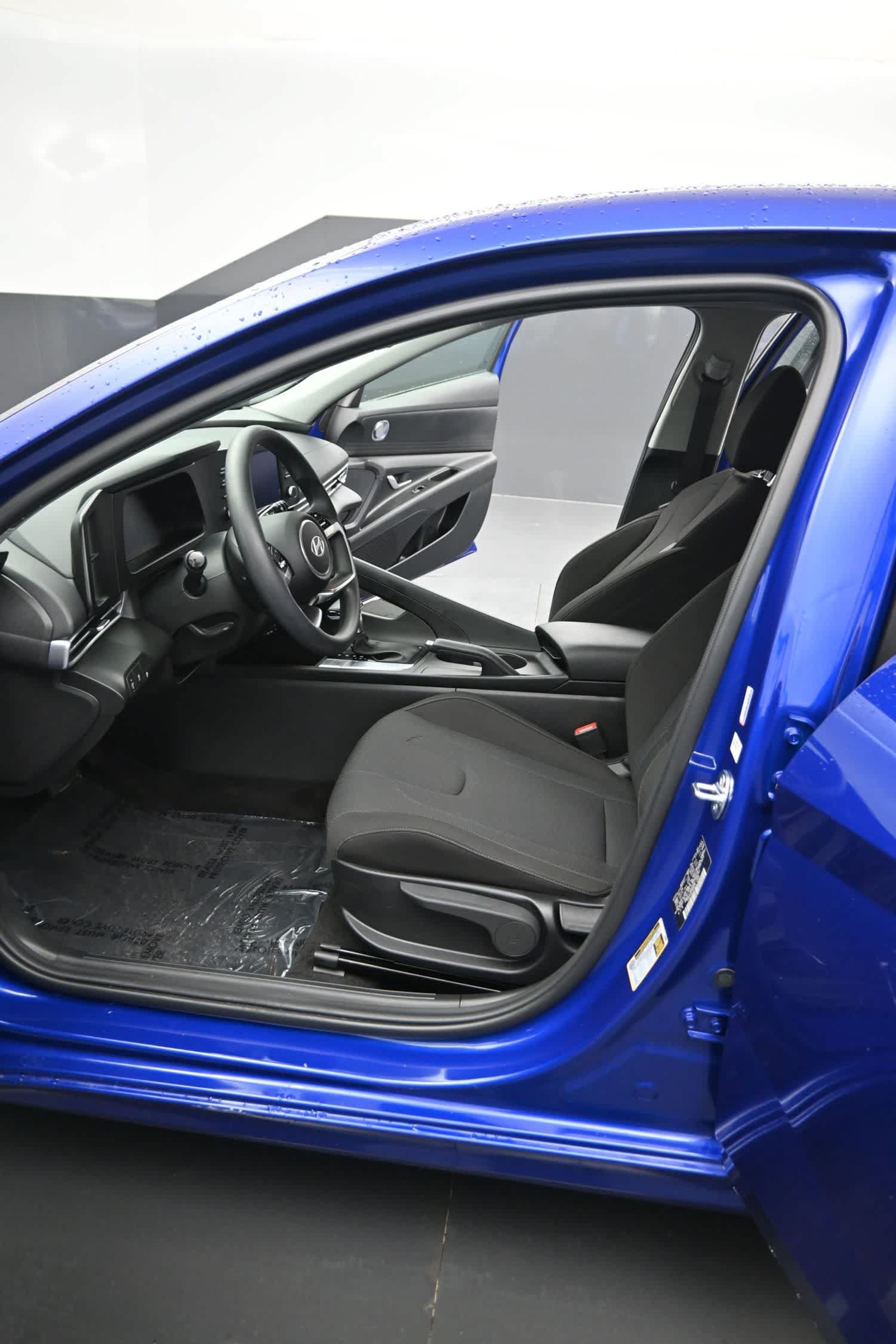 Used 2024 Hyundai Elantra SE FWD image 16