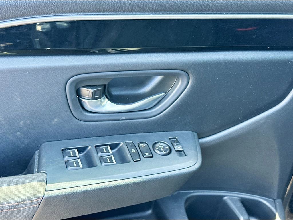 Used 2025 Honda Pilot Sport image 19