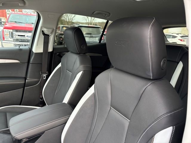 Used 2025 Buick Envision Sport Touring image 17
