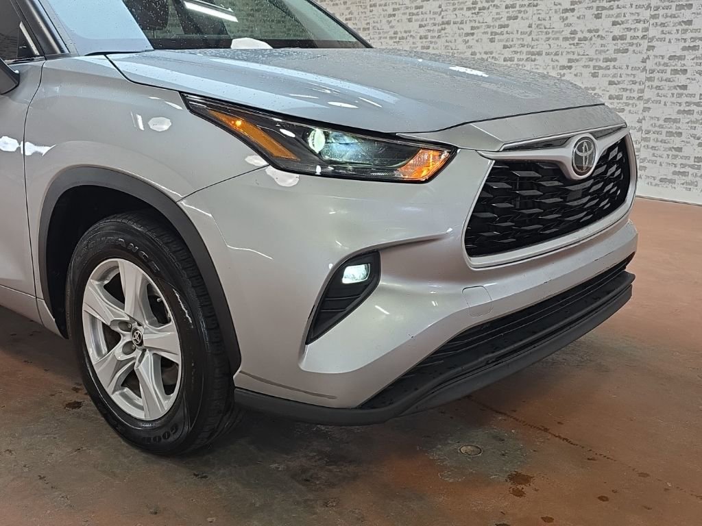 Used 2023 Toyota Highlander LE image 7