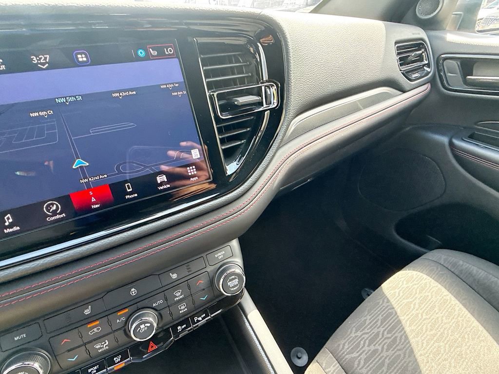 Used 2025 Dodge Durango GT AWD/4WD image 24