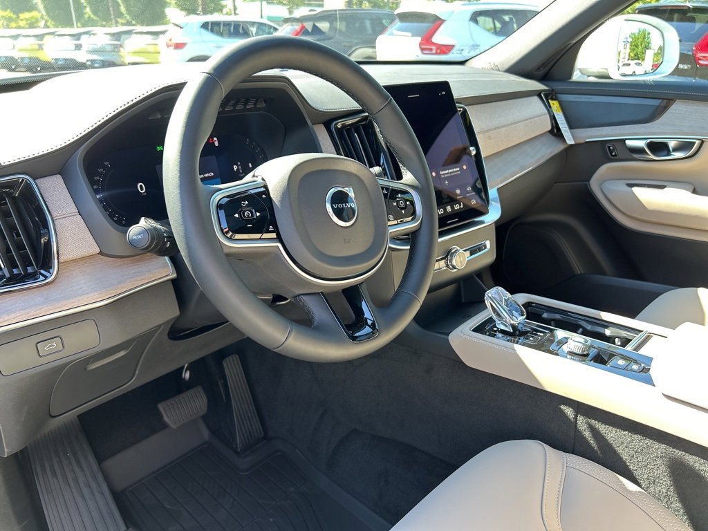 New 2026 Volvo XC90 B6 Plus w/ Protection Package Premier image 7