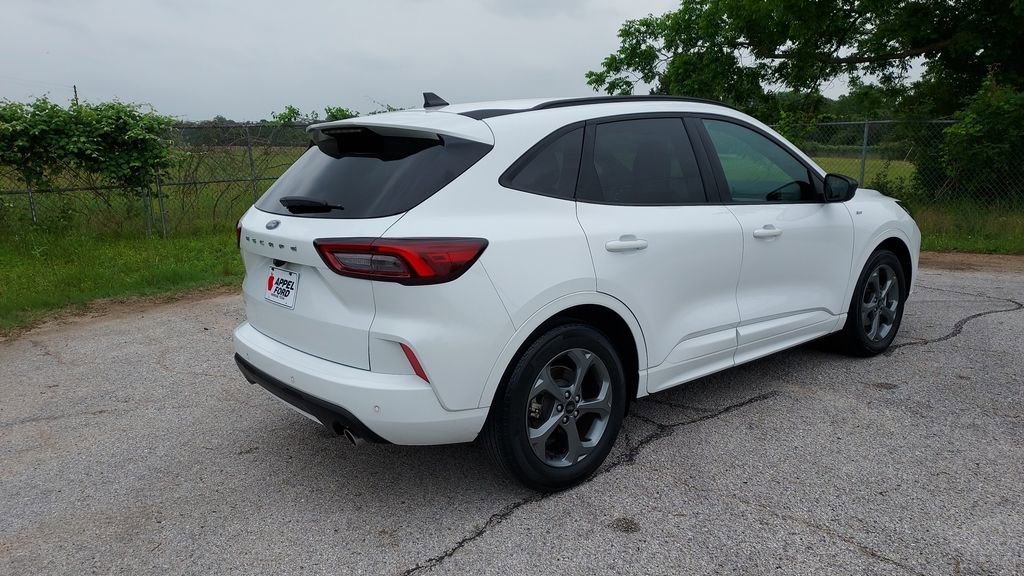 Certified 2023 Ford Escape ST-Line w/ Tech Pack #1 FWD image 3