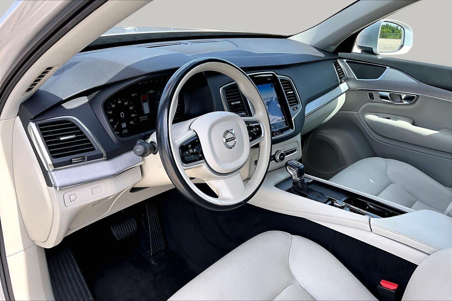 Used 2021 Volvo XC90 T5 Momentum w/ Protection Package Premier FWD image 18