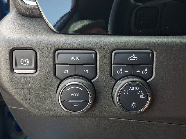 Certified 2025 Chevrolet Silverado 1500 LT AWD/4WD image 24
