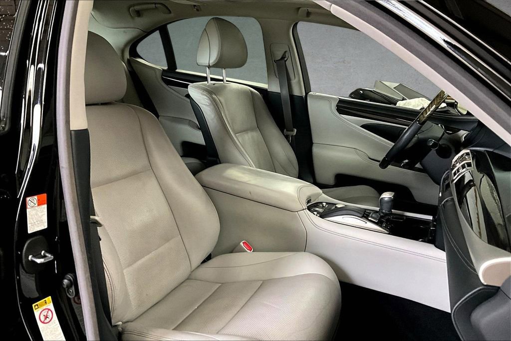 Used 2016 Lexus LS 460 w/ Comfort Package image 30