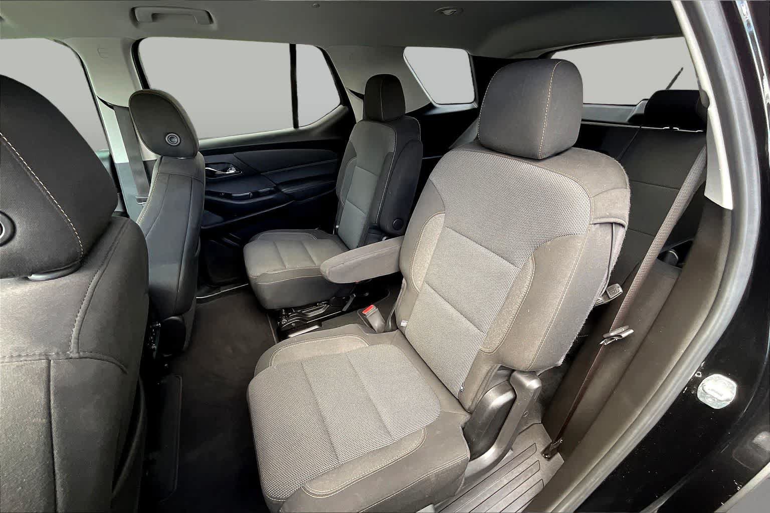 Used 2021 Chevrolet Traverse LT FWD image 25